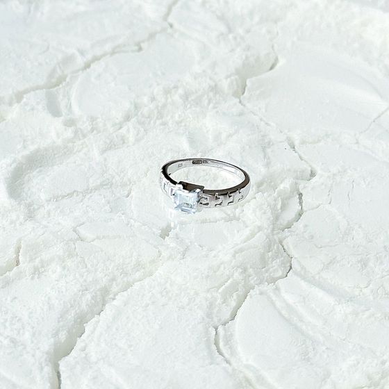 Срібна каблучка з топазом 0.87ct
