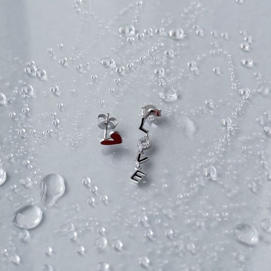Silver earrings with yemallu