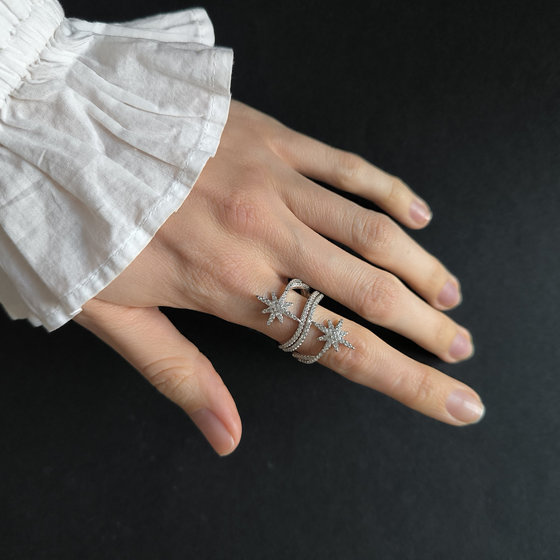 Срібна каблучка з фіанітами