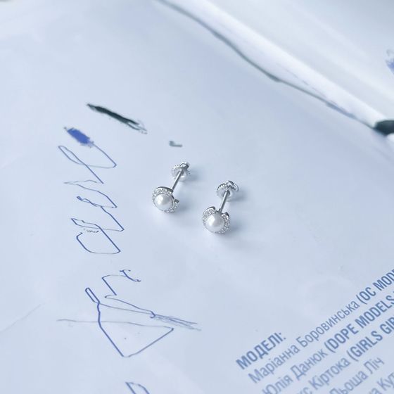 Silver earrings with pearls, fianites