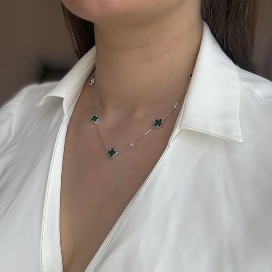 Silver necklace with malachite