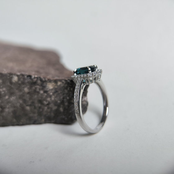 Серебряное кольцо с топазом Лондон Блю 1.821ct