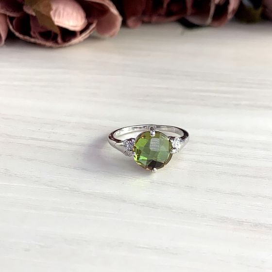 Silver ring with a 3.66-carat sultana