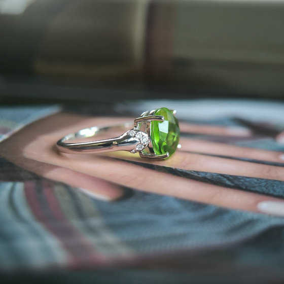 Silver ring with a 3.397-carat chrysolite and cubic zirconia