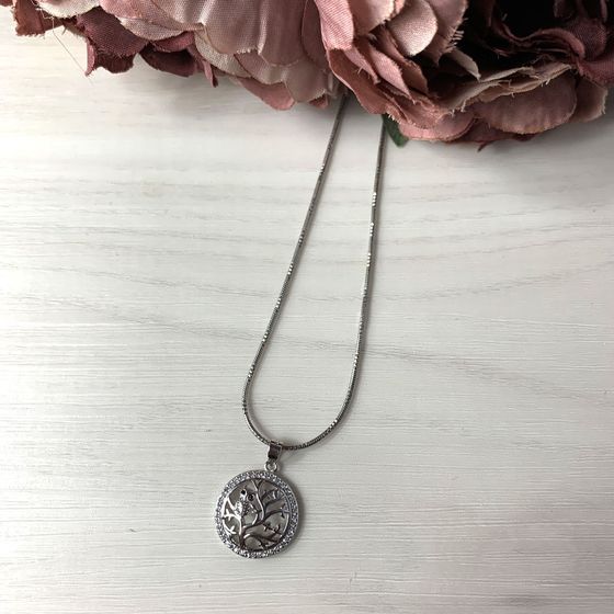 Silver pendant with phianites
