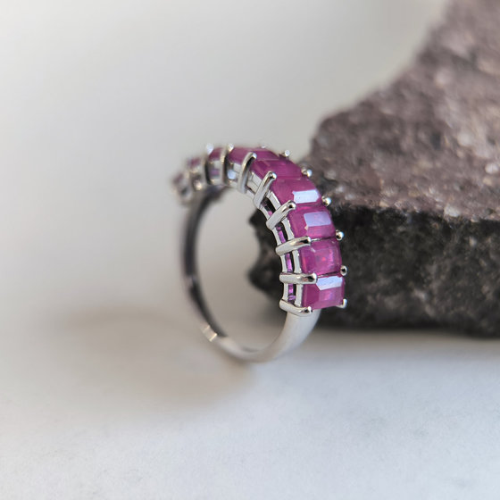 Silver ring with a 3.552ct ruby