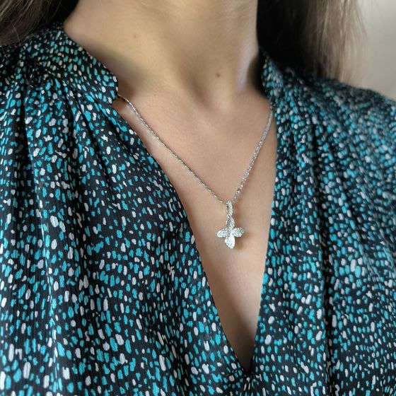 Silver pendant with phianites