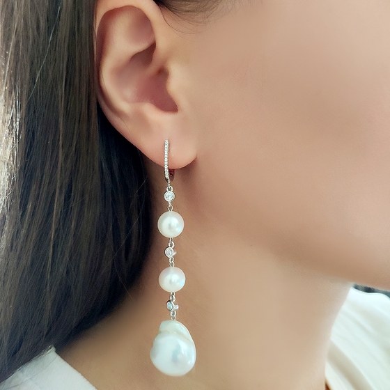Silver earrings with baroque pearls