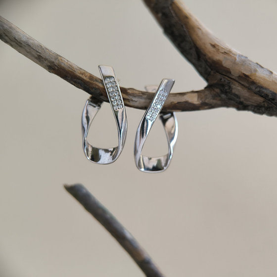 Silver earrings with cubic zirconia