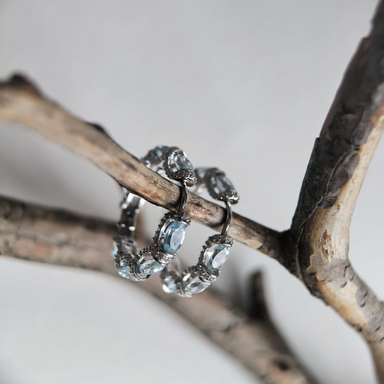 Silver earrings with 11.8ct topaz and cubic zirconia