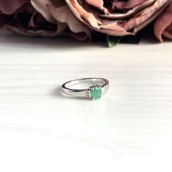 Серебряное кольцо с изумрудом 0.371ct