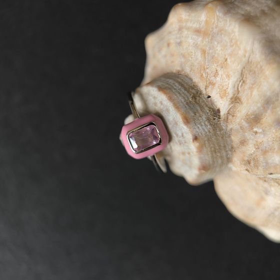 Silver ring with phianites, semallu