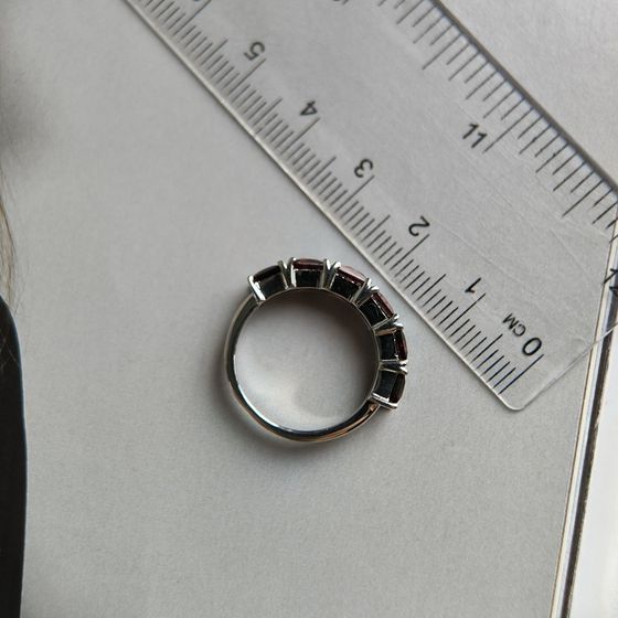 Sterling silver ring with garnet 2.617ct