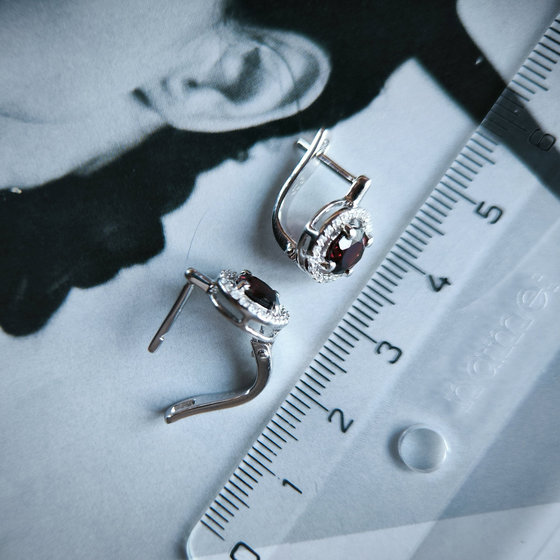 Silver earrings with garnet 2.409ct