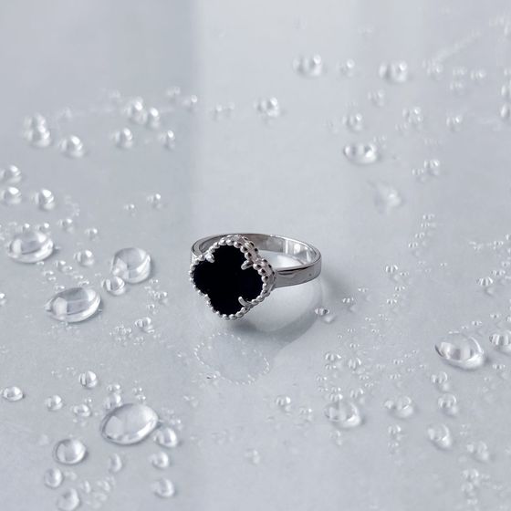 Silver ring with lapis lazuli