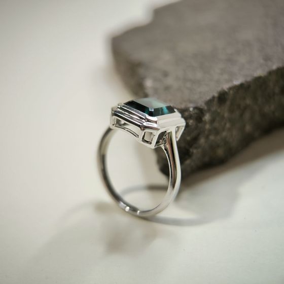 Silver ring with topaz London Blue 3ct
