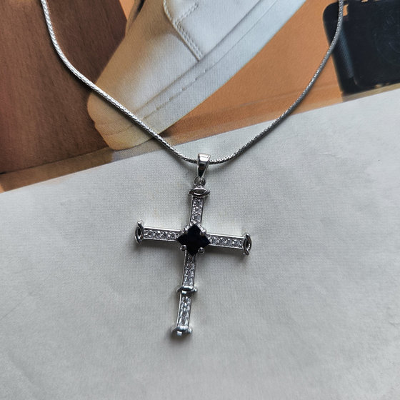 Silver cross with 1.334ct sapphire, cubic zirconia