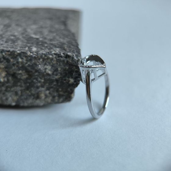 Серебряное кольцо с фианитами