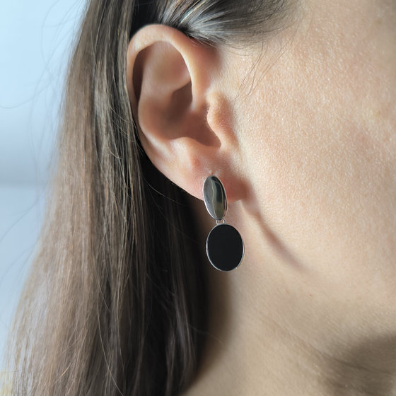 Silver earrings with onyx