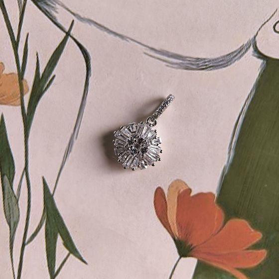 Silver pendant with phianites