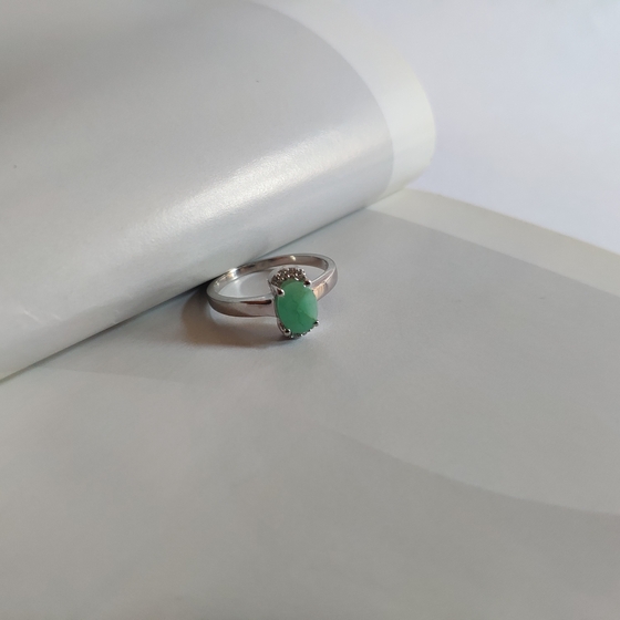 Silver ring with emerald 0.806ct