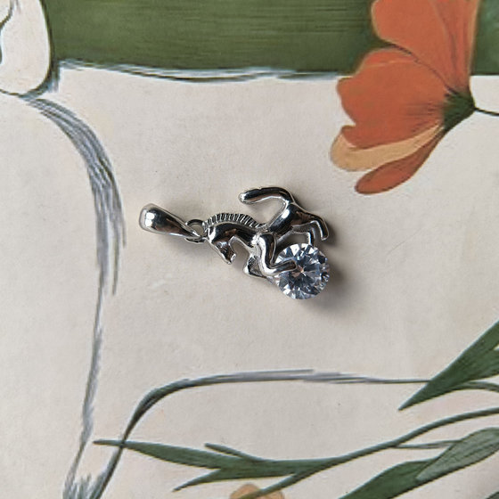 Silver pendant with cubic zirconia