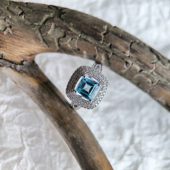 Silver ring with topaz 3.289ct, cubic zirconia
