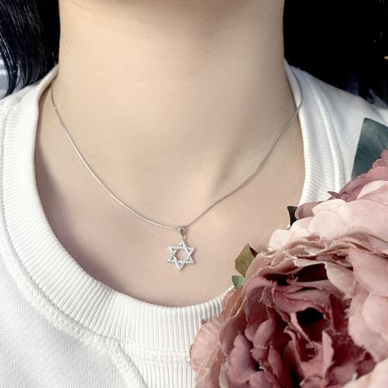 Silver pendant with phianites
