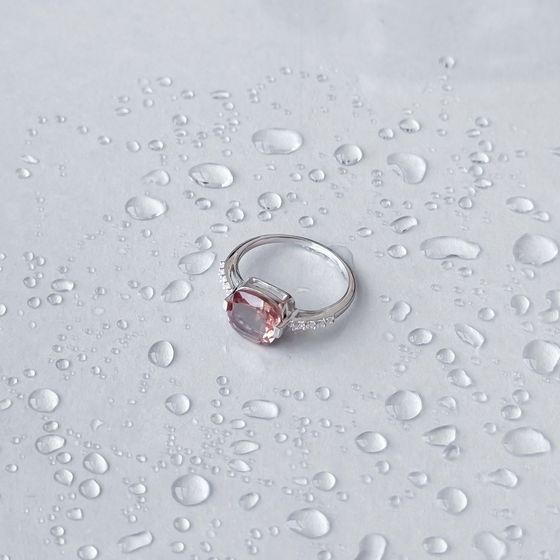 Silver ring with a 3.064-carat sultanite