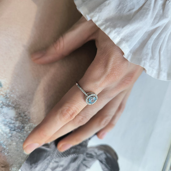 Silver ring with a 1.424-carat topaz and cubic zirconia