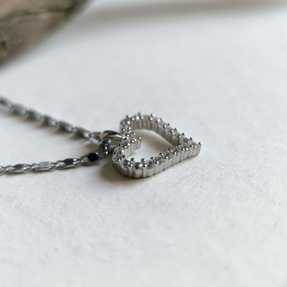 Silver pendant with phianites