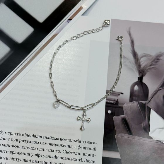 Silver bracelet with phianites