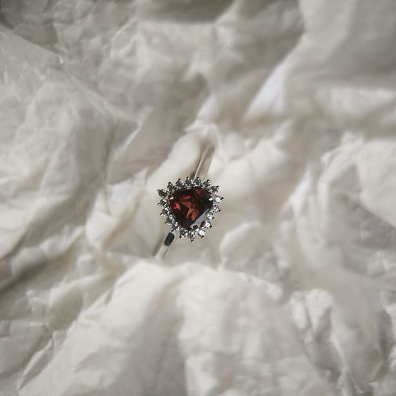 Silver ring with a 1.122-carat garnet