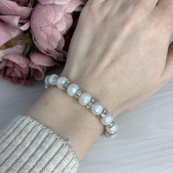 Silver bracelet with pearls