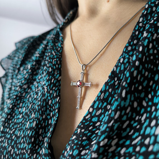 Silver cross with 1.37ct garnet and cubic zirconia