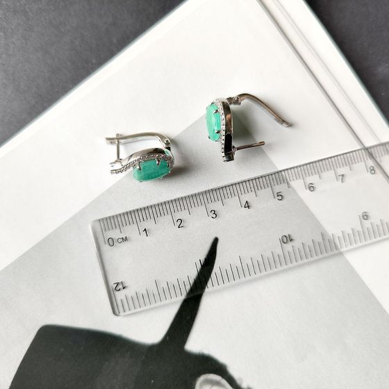 Срібні сережки зі смарагдом 6.075ct, фіанітами