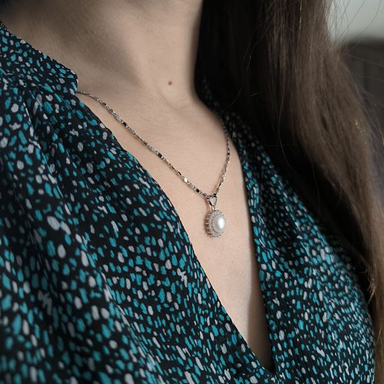 Silver pendant with pearls, fianites