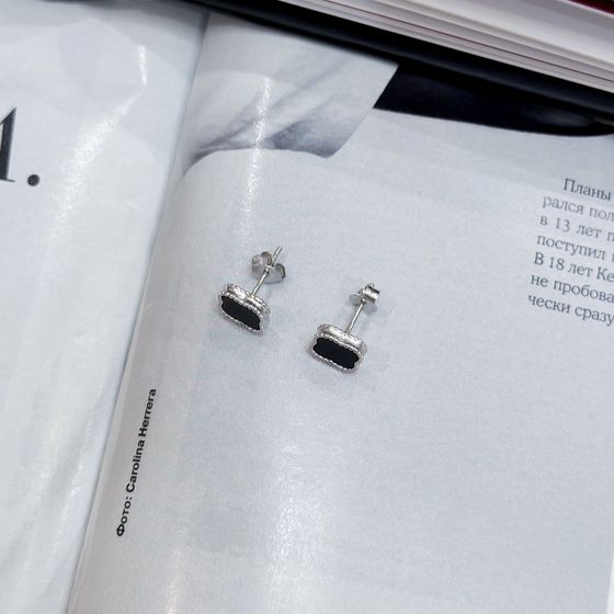 Silver earrings with onyx