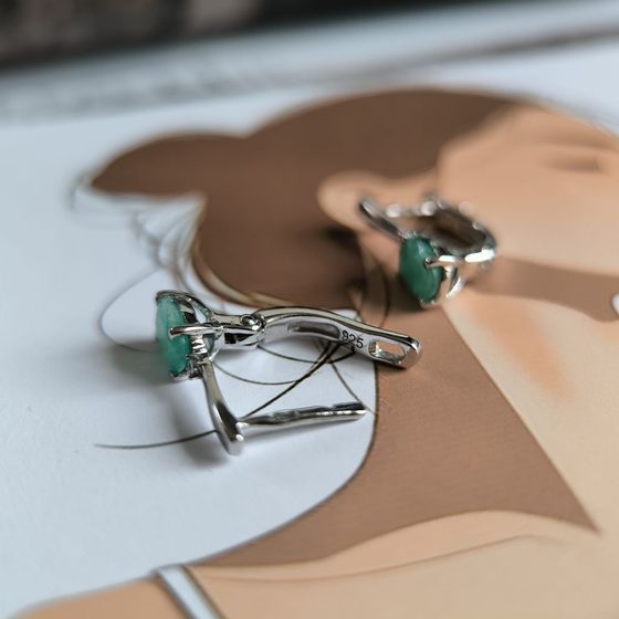 Срібні сережки зі смарагдом 1,605 карата та фіанітами