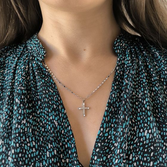 Silver cross with phianites, semallu
