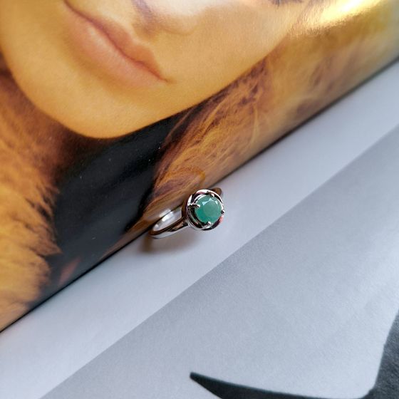 Silver ring with emerald 0.74ct