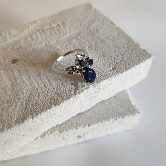 Серебряное кольцо с сапфиром 2.67ct