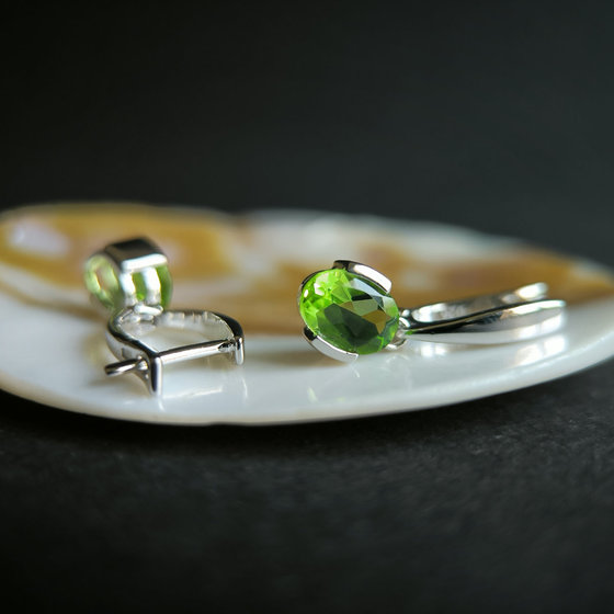 Silver Earrings with Chrysolite (2.081 ct)