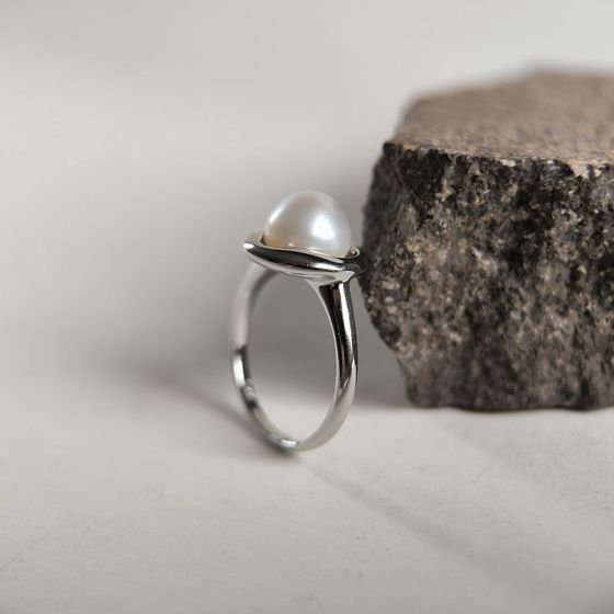 Silver ring with pearls
