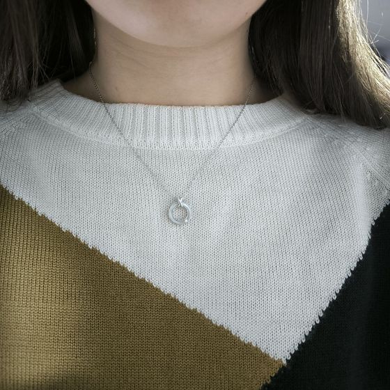 Silver necklace with mother-of-pearl