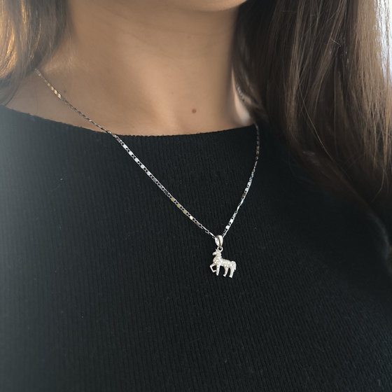 Silver pendant with cubic zirconia