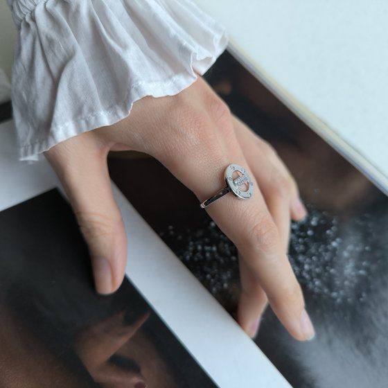 Срібна каблучка з фіанітами 0.14ct