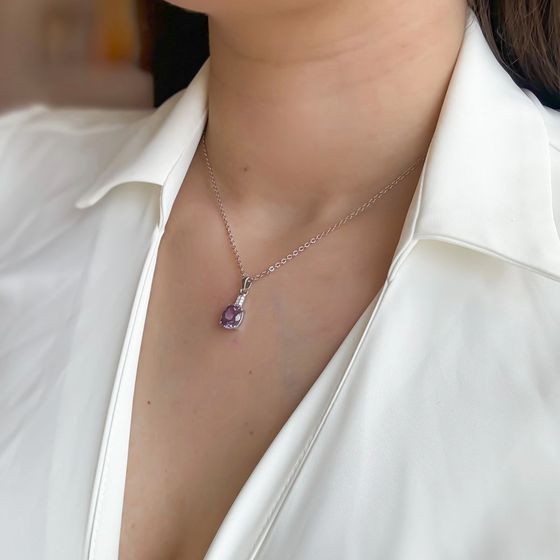 Silver pendant with a 3.411-carat alexandrite