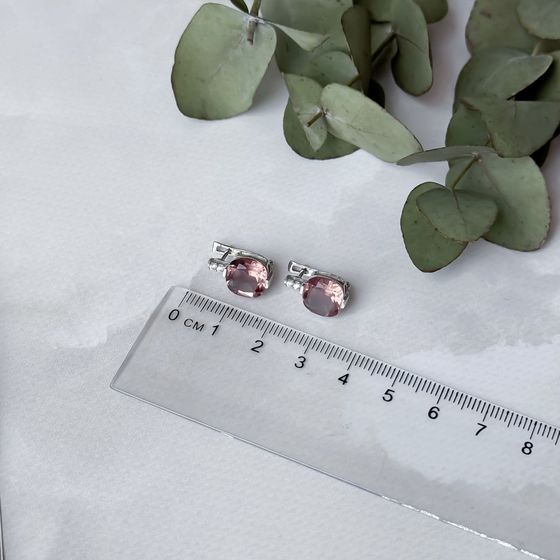 Silver earrings with 5.671 ct of sultanite