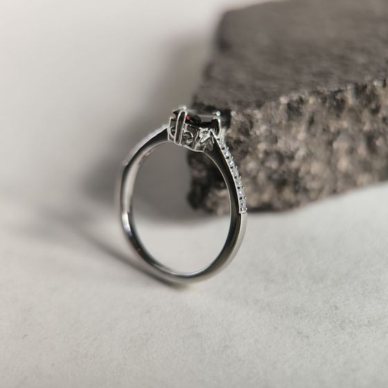 Срібна каблучка з гранатом 1.302ct